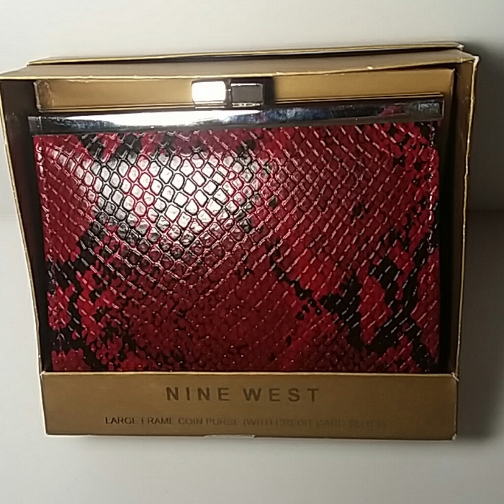 NINE WEST FRAME COIN PURSE W/ CARD SLOTS